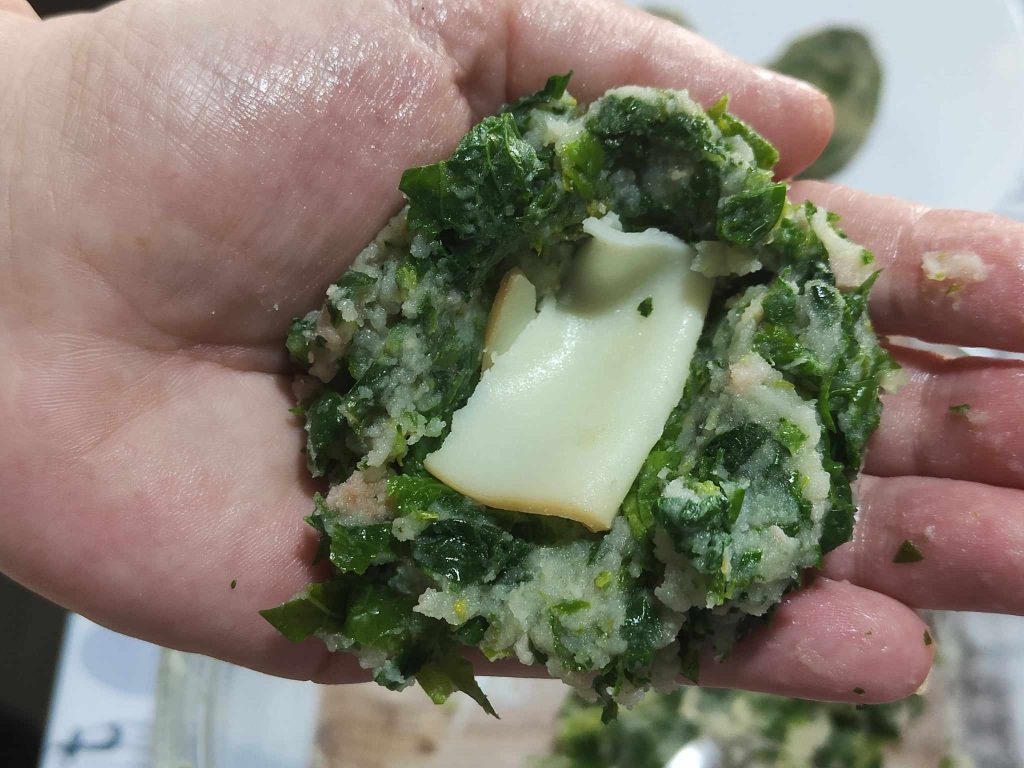 Albóndigas de salchicha y friarielli