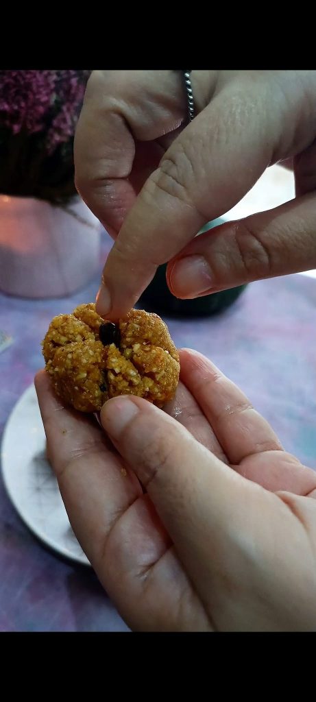 Decoramos con gotas de chocolate