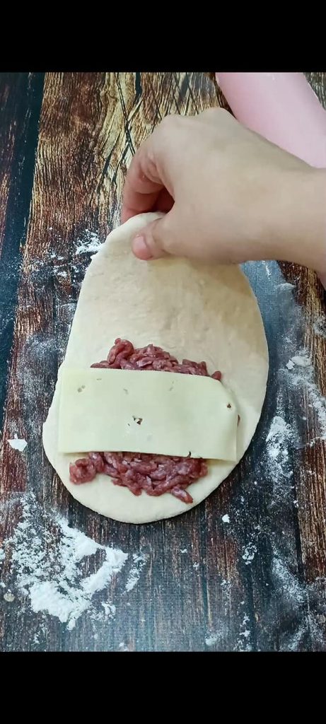 Rellenamos con carne y queso
