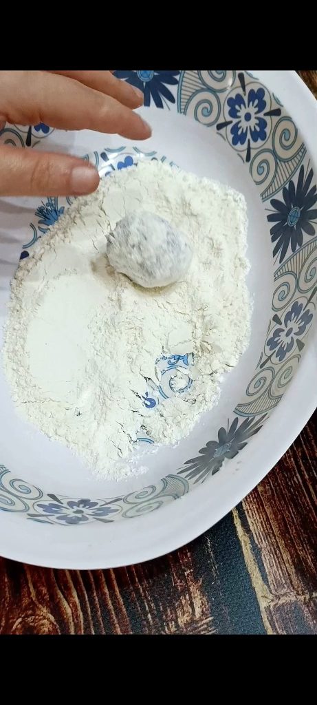 Formamos bolitas y las rodamos en harina