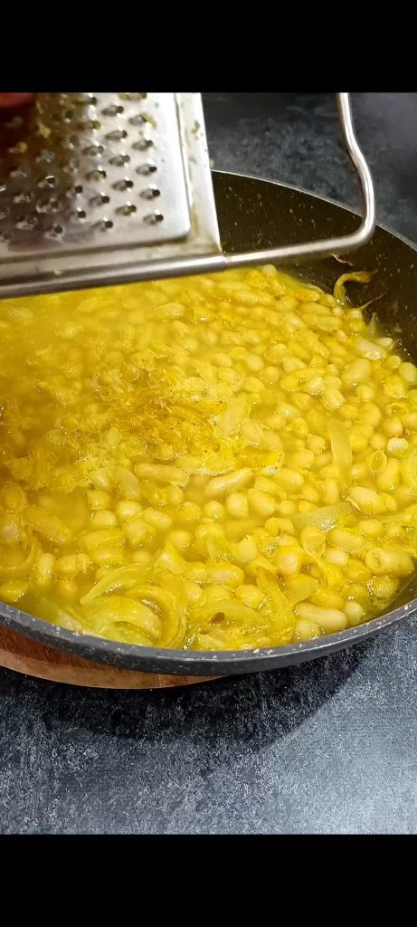 Añadimos cáscara y jugo de limón