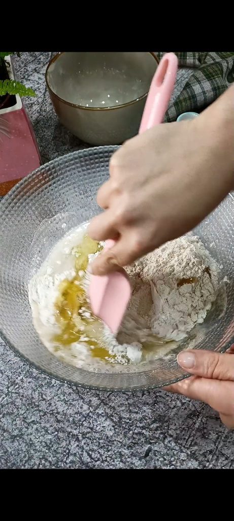 Mezclamos con una espátula