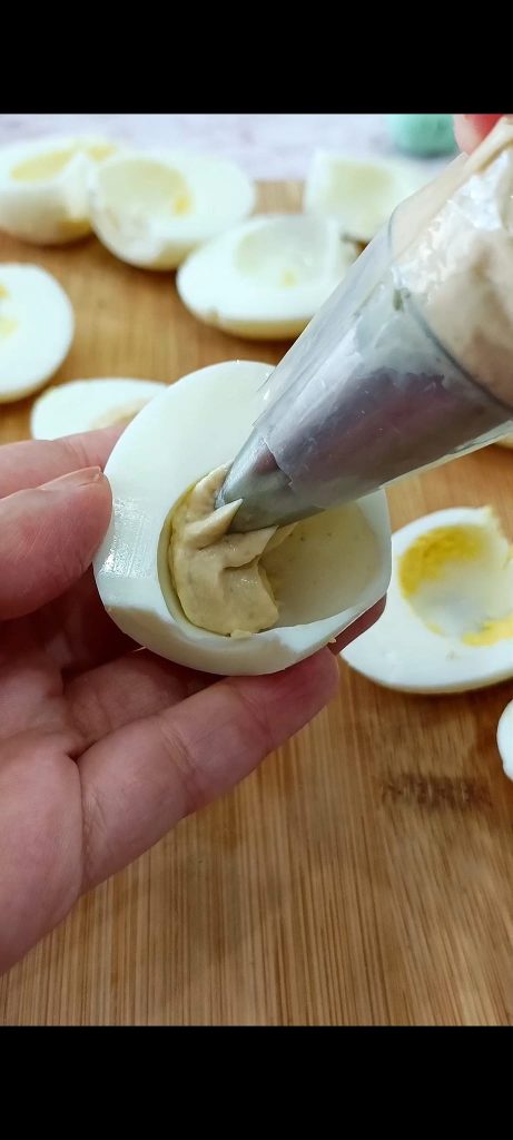 Rellenamos los huevos
