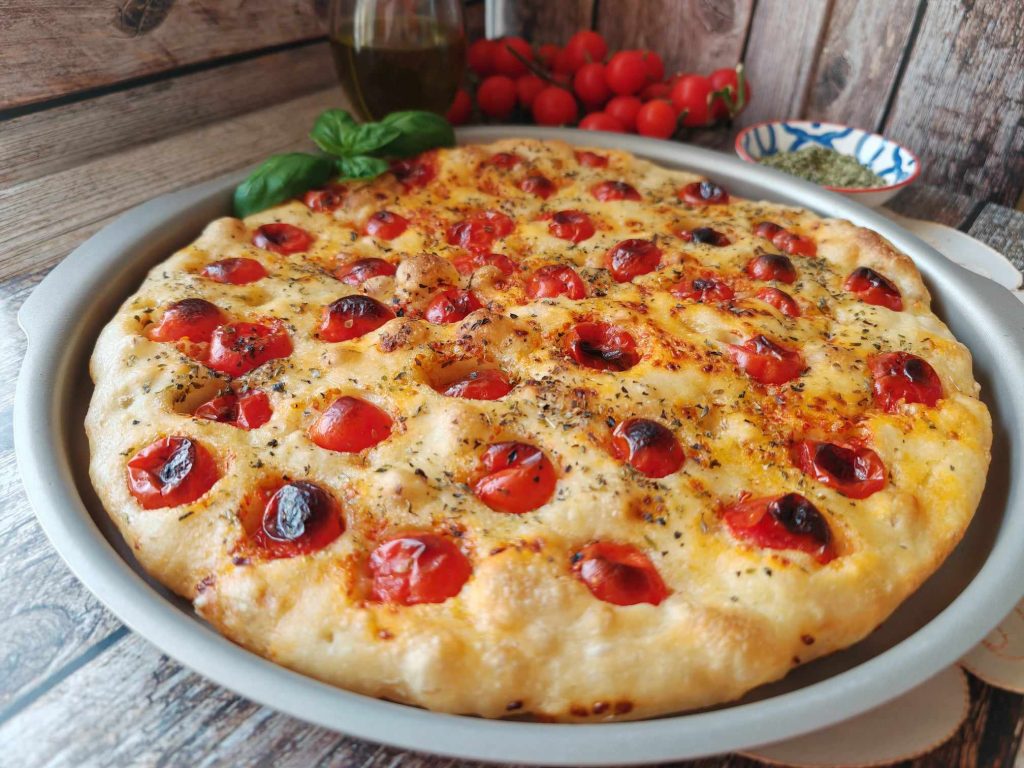 Focaccia con tomates cherry