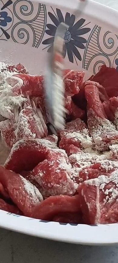 Tiritas de carne con harina