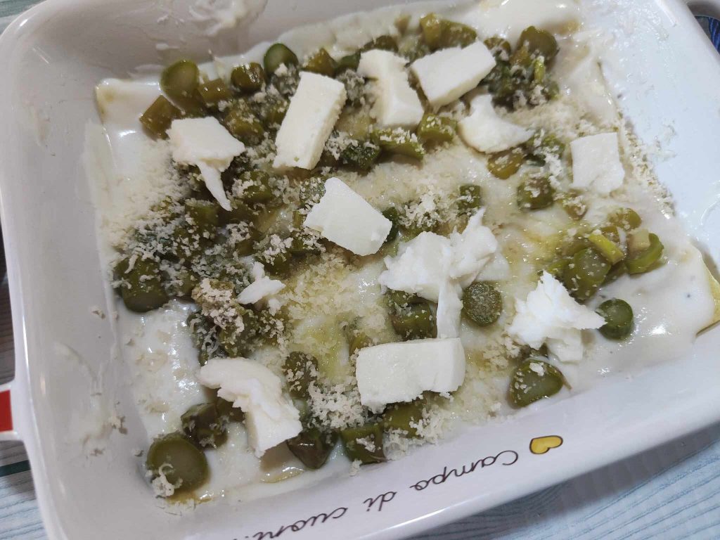 Lasaña al horno con espárragos