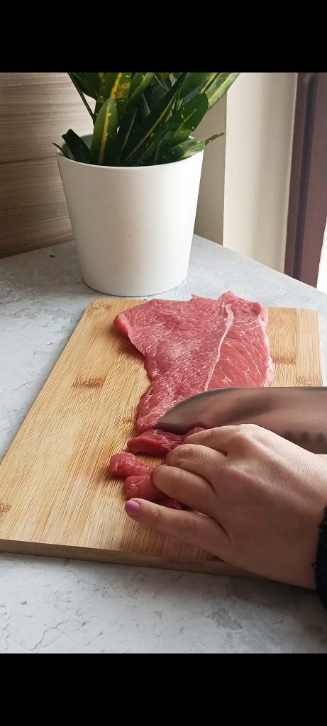 Filete de carne cortado en tiras