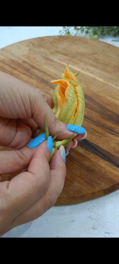 Limpiamos las flores de calabacín