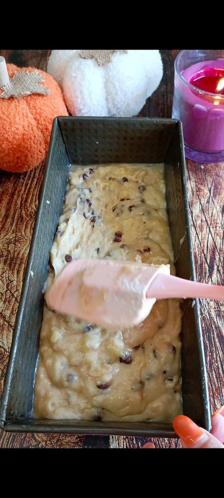 Vertemos la masa en el molde de plumcake