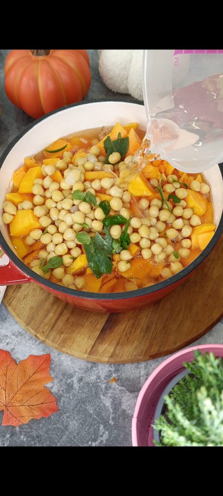 Cubrimos con agua o caldo de verduras