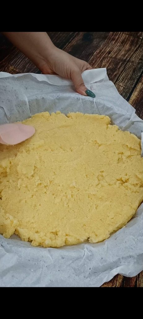Vertemos la polenta en una bandeja