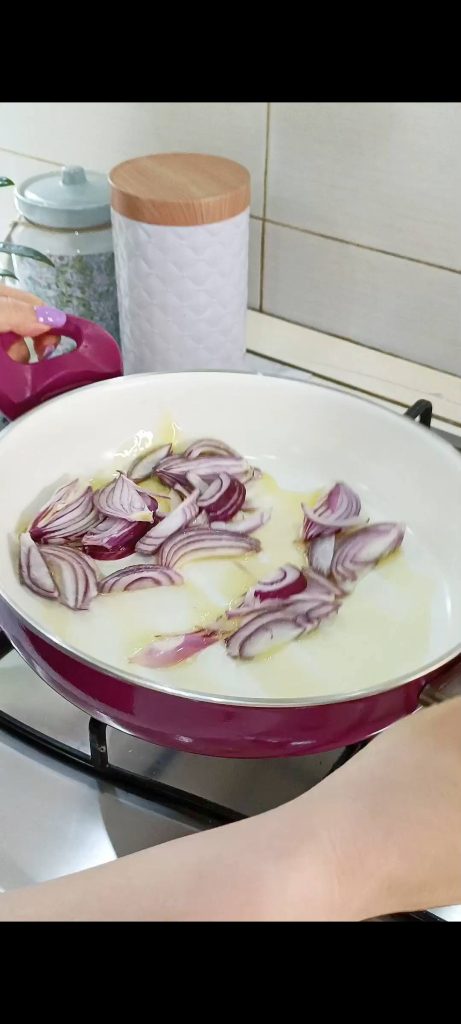 Doramos la cebolla roja