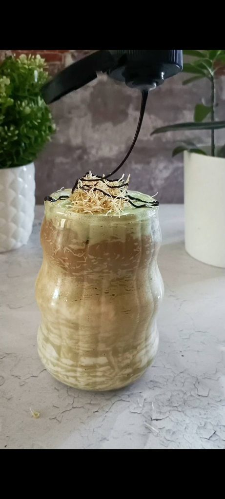 Decoramos con kataifi y chocolate