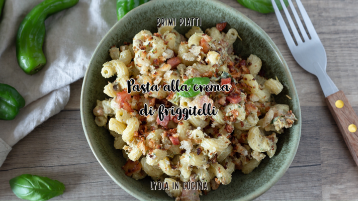 Pasta con crema de pimientos verdes