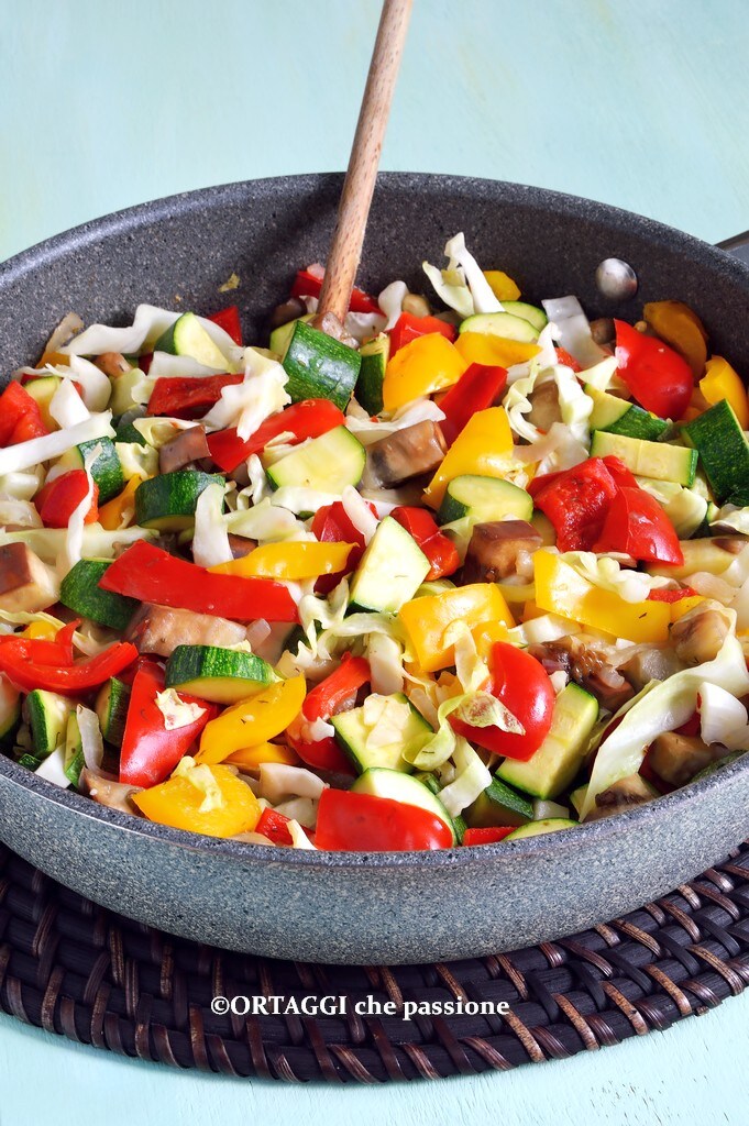 verduras salteadas en sartén veraniegas