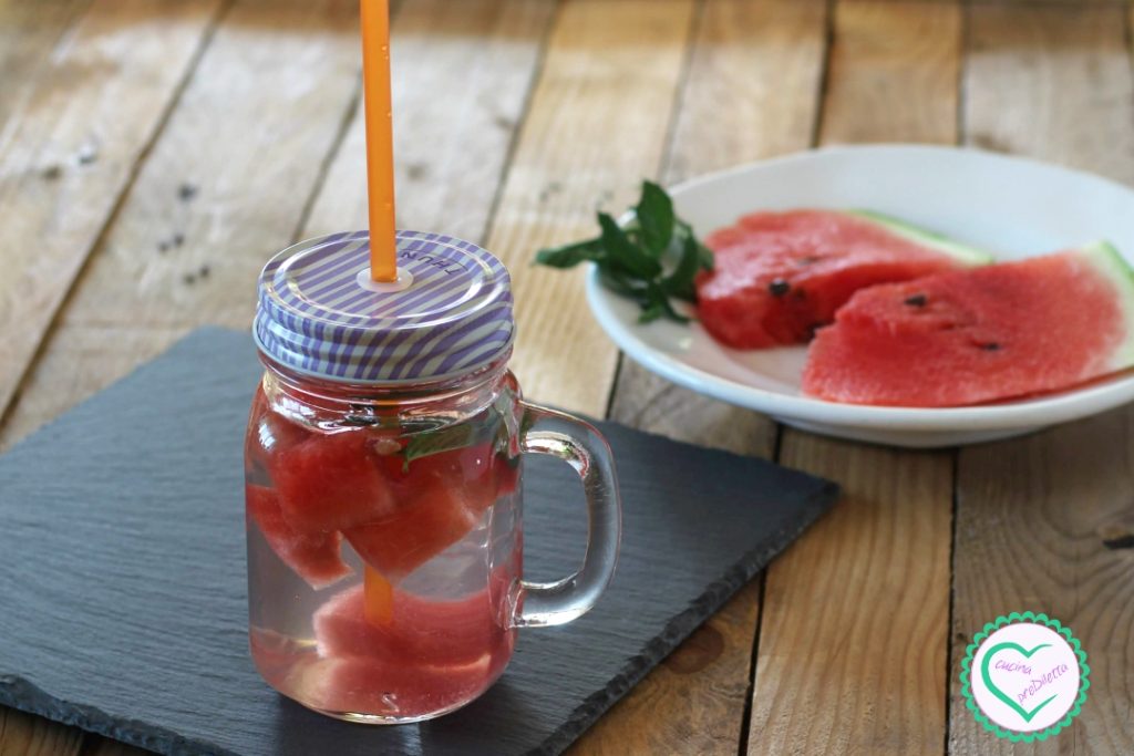 Agua aromatizada con sandía y menta