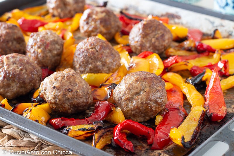 Albóndigas al horno con pimientos