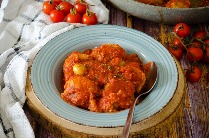 Albóndigas de garbanzos en salsa sabrosas, ¡saludables y económicas!