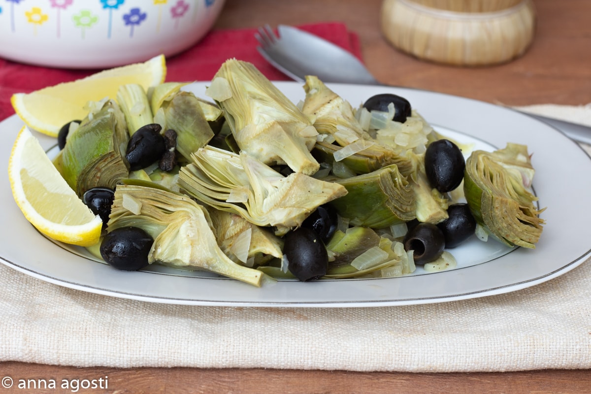 Alcachofas salteadas con aceitunas