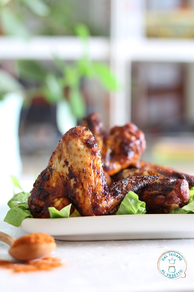alitas de pollo especiadas y cocinadas en la freidora de aire