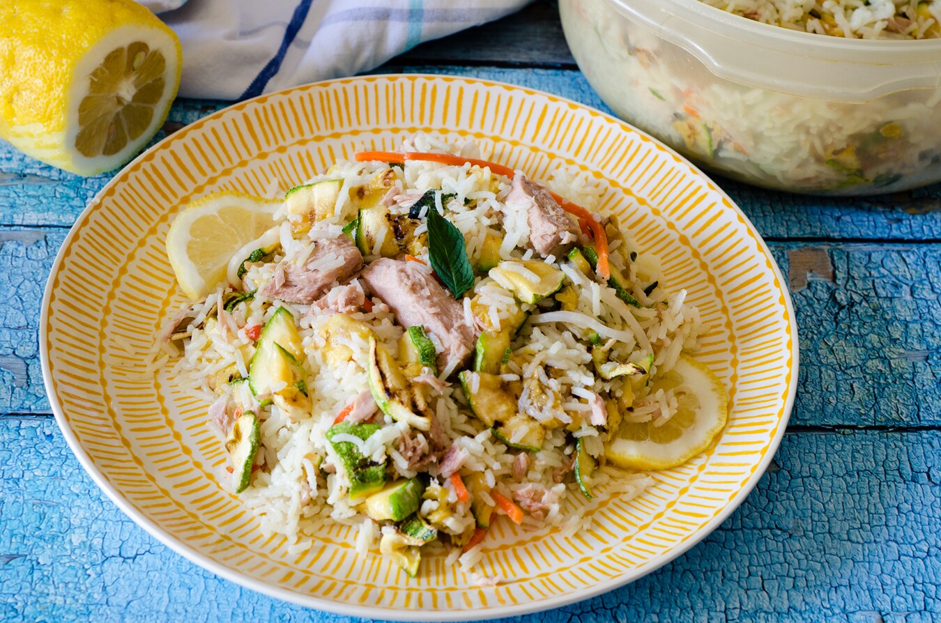 Ensalada de arroz con atún y calabacines