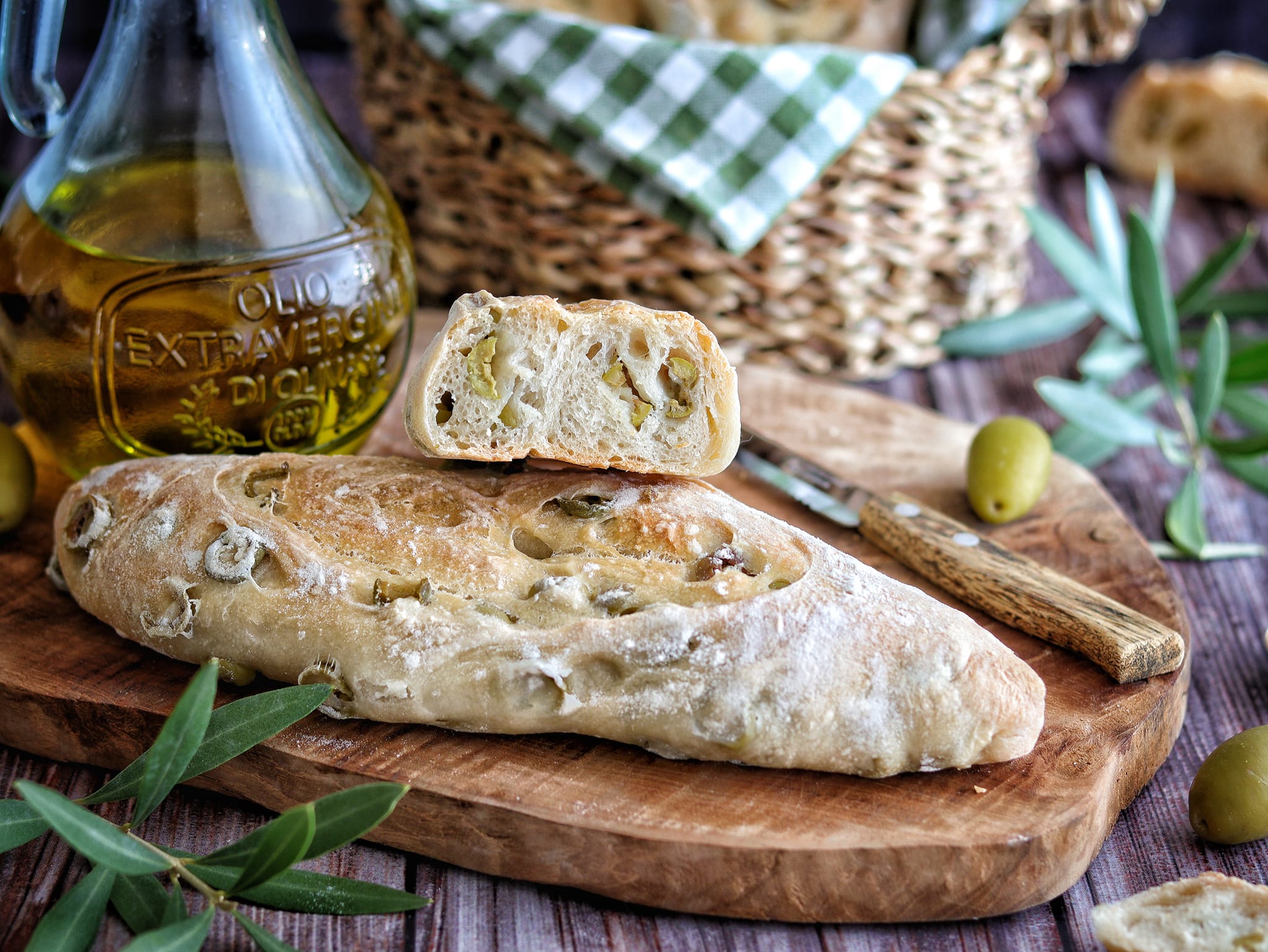 Barras de pan con aceitunas