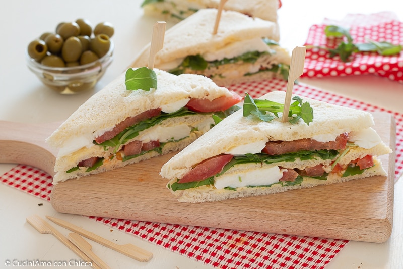 Bocadillos de tomate y mozzarella