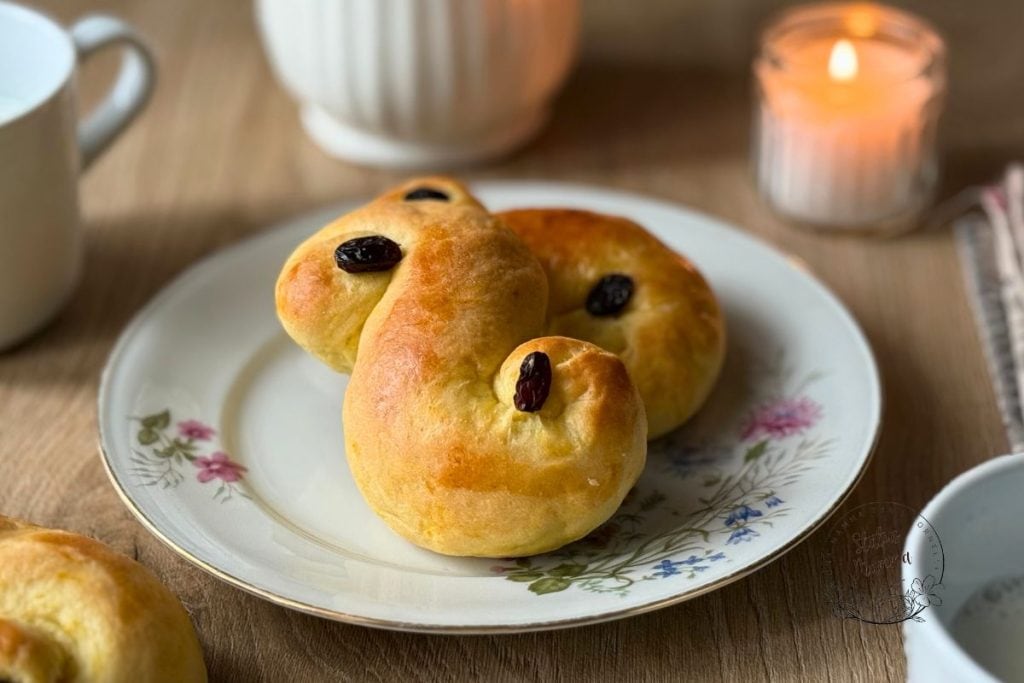 Bollitos Suaves al Azafrán: Receta Fácil y Sabrosa