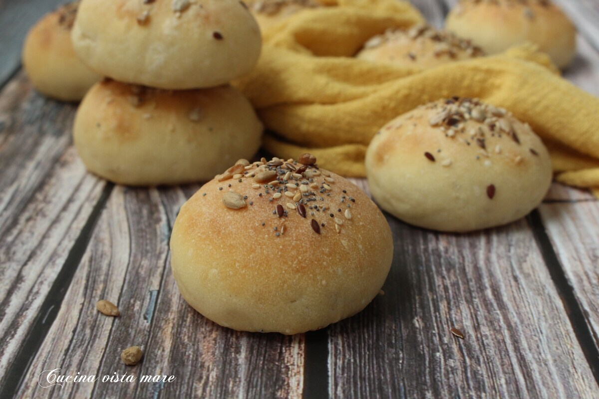 Bollitos con semillas para mini hamburguesas