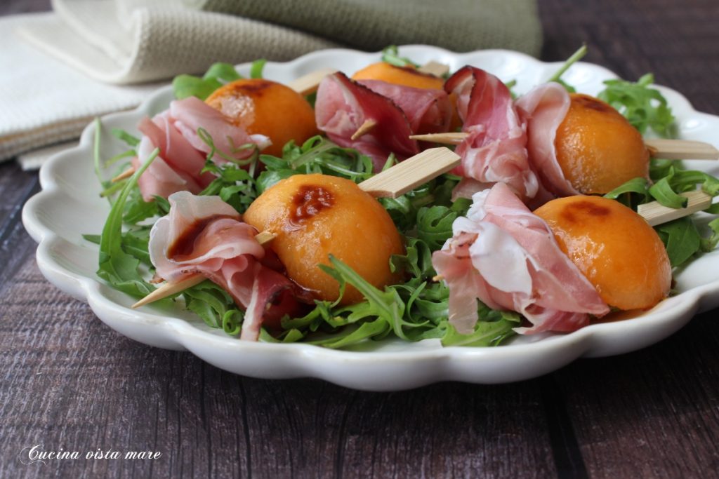 Brochetas de melón a la parrilla y jamón Cocina vista al mar