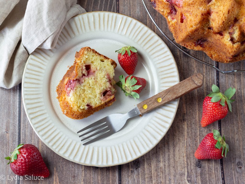 bundt cake con fresas
