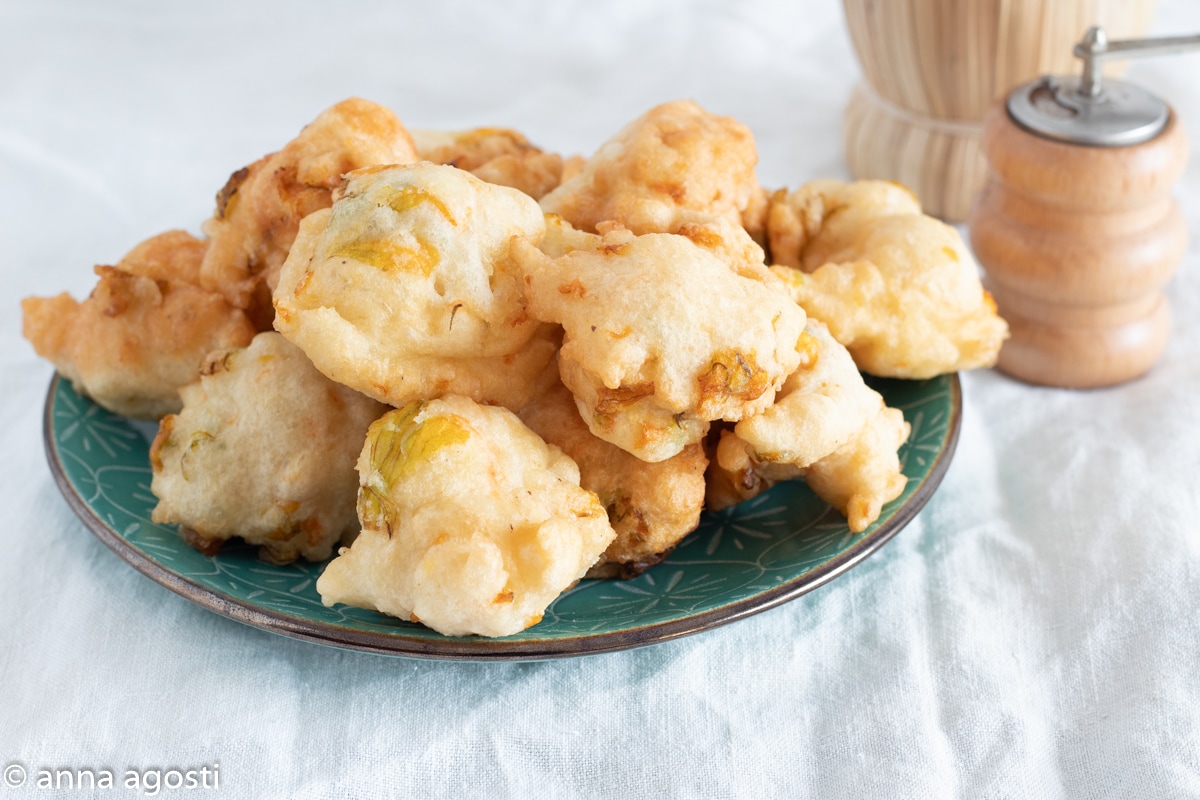 BUÑUELOS DE FLORES DE CALABACÍN
