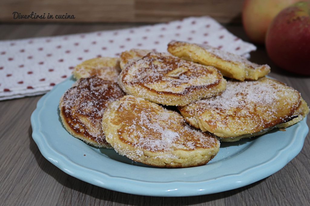 Buñuelos de manzana en sartén