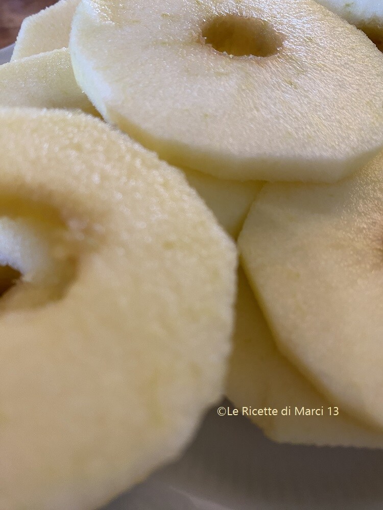 Buñuelos de manzana rápidos y ligeros en freidora de aire rodajas