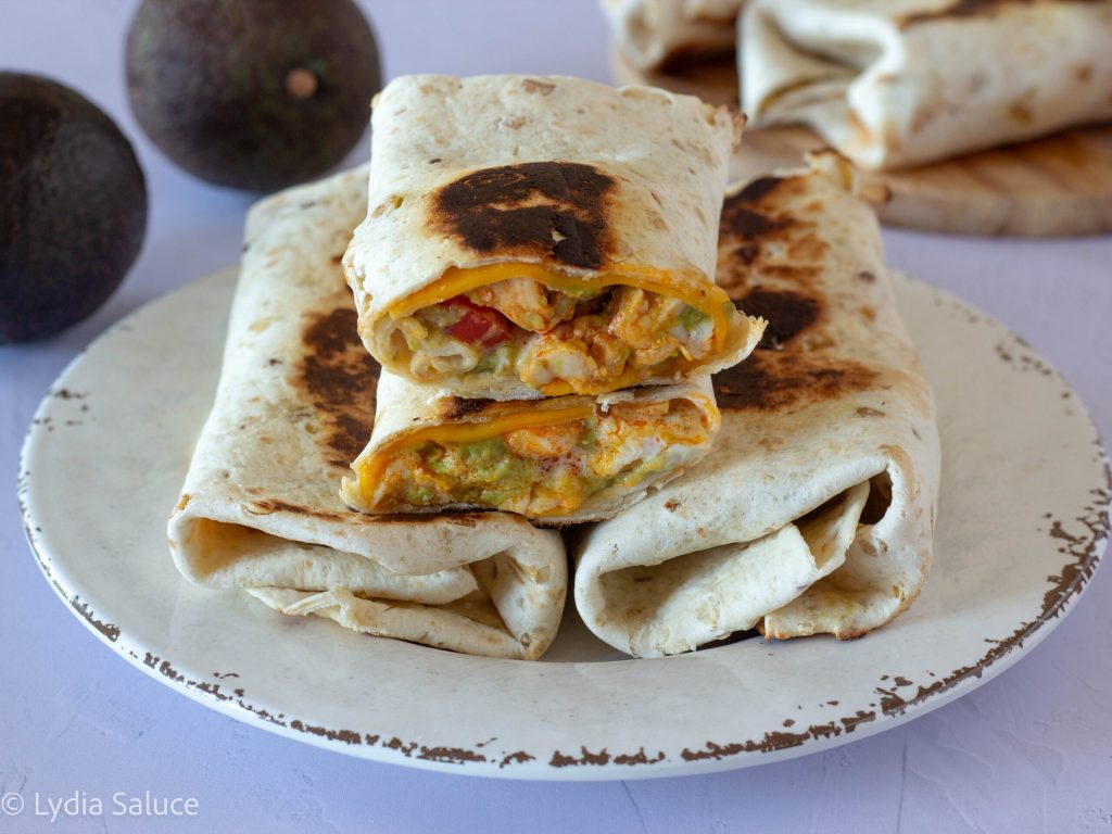 Burritos de pollo y aguacate