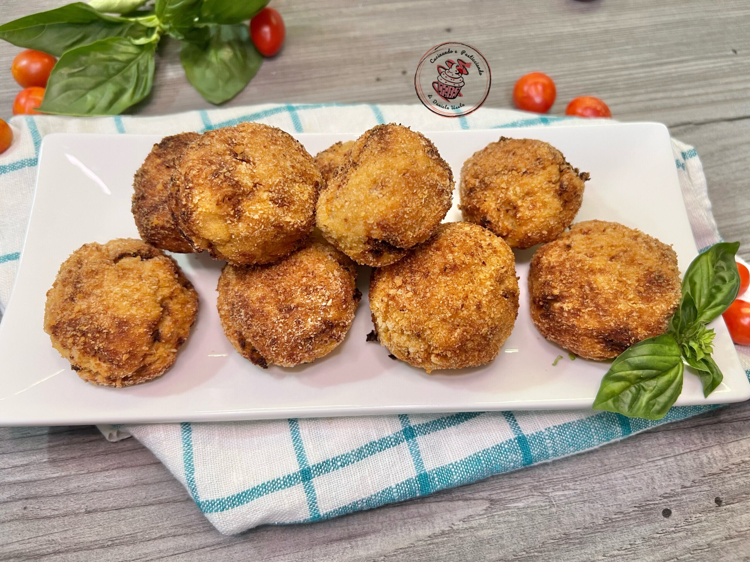 Albóndigas sabrosas de coliflor cocinadas en freidora de aire