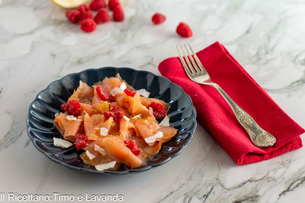 CARPACCIO DE SALMÓN Y FRAMBUESAS