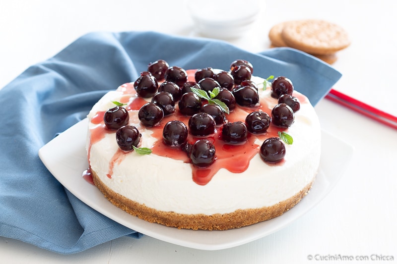 CHEESECAKE SIN HORNO CON GUINDAS