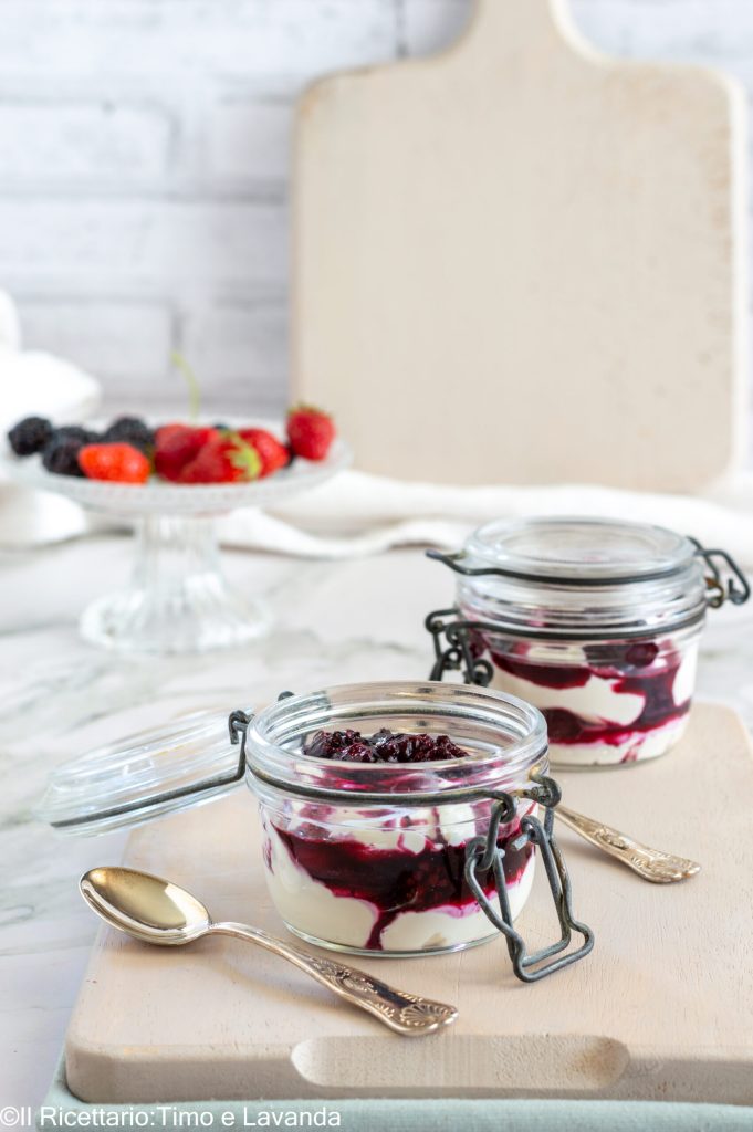 crema chantilly de mascarpone con frutos del bosque