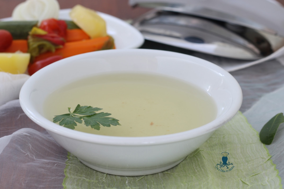 Caldo de verduras con la olla a presión