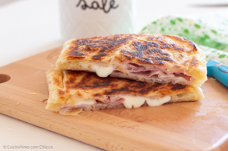 Calzones de hojaldre cocidos en sartén