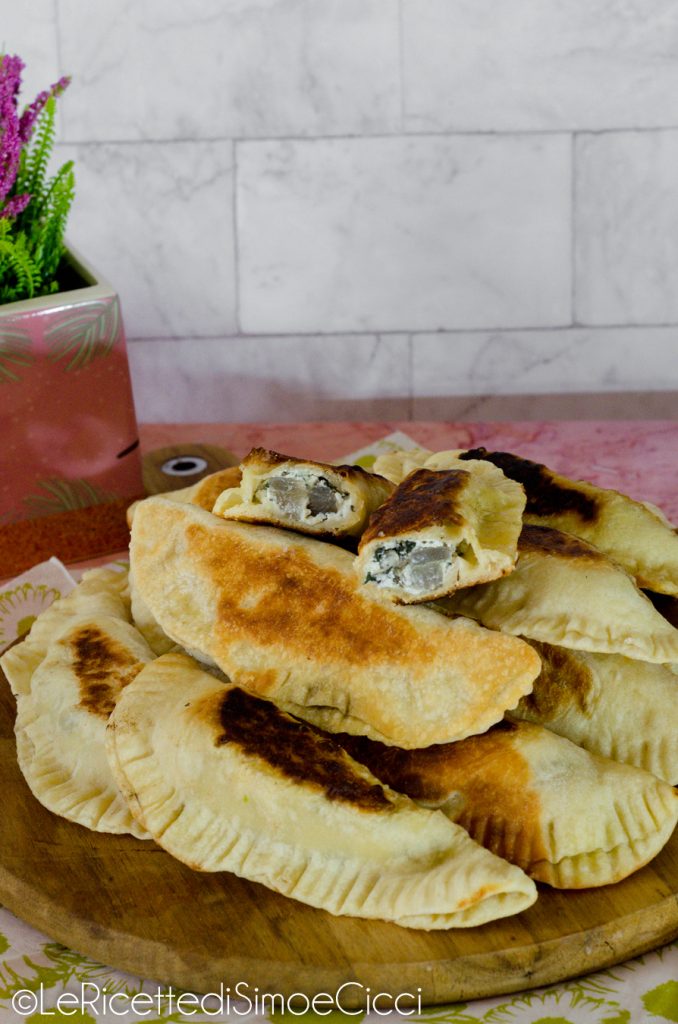 Crescioni o cassoni rellenos con ricotta y hierbas