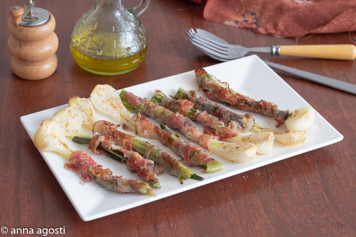 Cebolletas con panceta gratinadas al horno