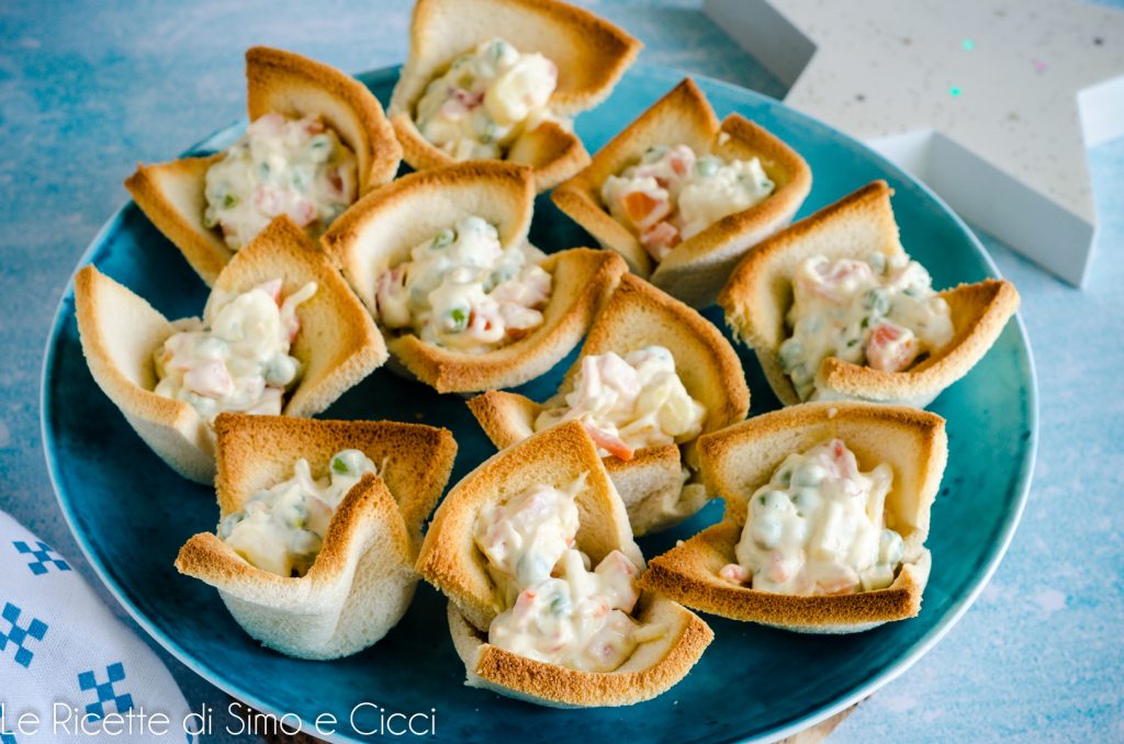 Cestas de pan de molde con ensaladilla rusa