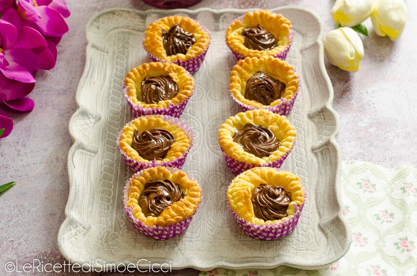 Cestitas de hojaldre con nutella: ¡solo dos ingredientes, crujientes y cremosas!
