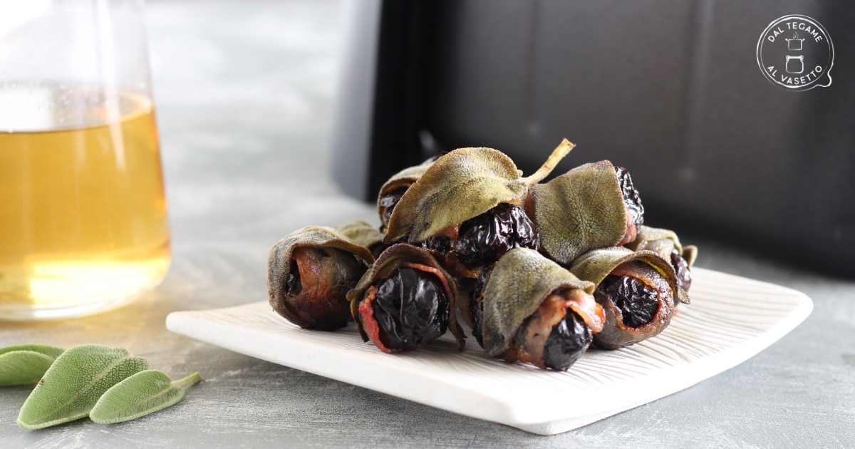Ciruelas con bacon en freidora de aire