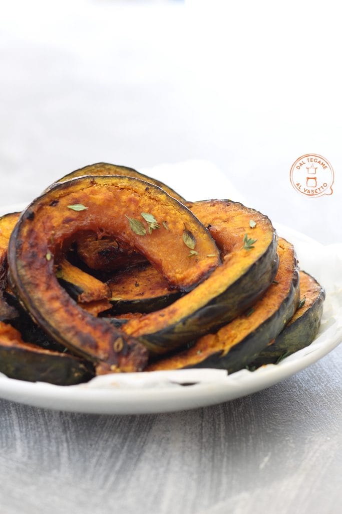 rodajas de calabaza con aromas cocinadas en la freidora de aire
