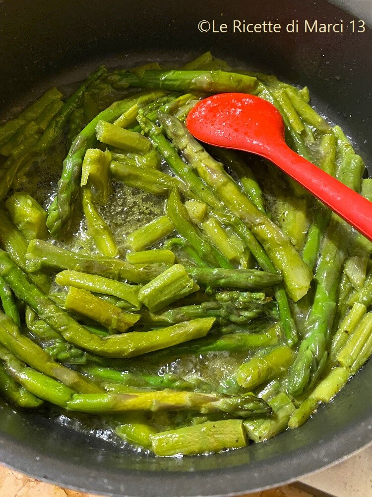 Conchiglioni rápidos con espárragos y robiola