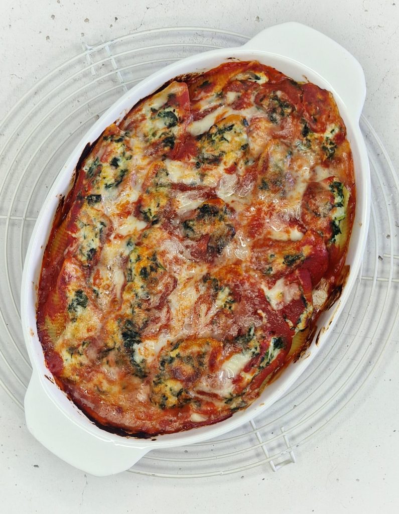 Conchiglioni rellenos de ricotta y espinacas al horno