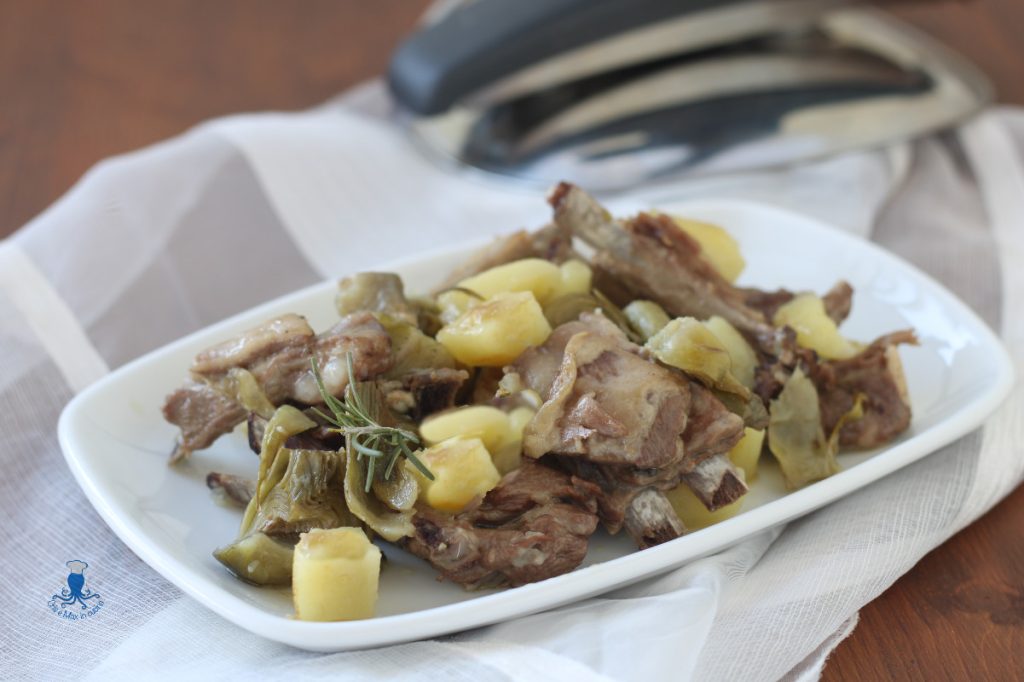Cordero con alcachofas y patatas en olla a presión